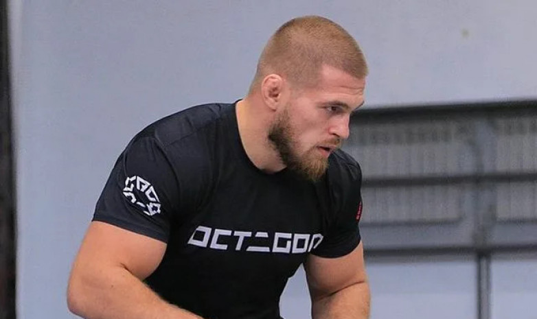 «Мұндай спаррингтерді көбі бере бермейді». Артем Резников чемпиондық жекпе-жектері қазақстандықтың басымдығын айтты