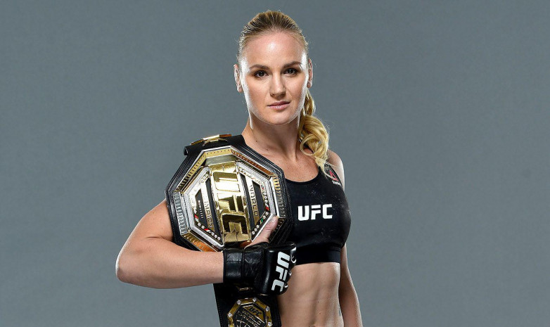 ВИДЕО. Валентина Шевченко показала фигуру у бассейна в откровенном купальнике