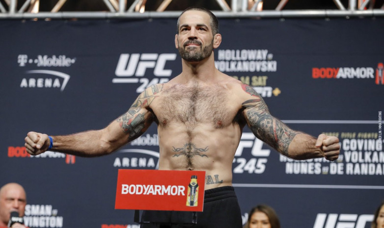 42 жастағы Браун UFC-дегі нокаут бойынша Льюистің рекордын қайталады