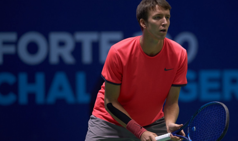 Ломакин не смог выйти в четвертьфинал парного турнира в Праге