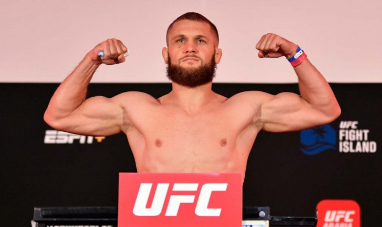 Уроженец Казахстана пожаловался на медобслуживание UFC после боя, когда ему разбили лицо