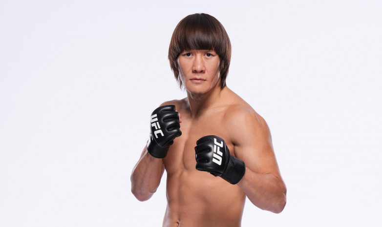 Жұмағұлов UFC-дегі кезекті жекпе-жегі алдында салмақ өлшеп, көз түйістірді