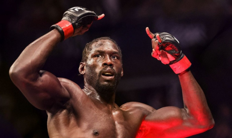 Каннонье UFC ESPN 47-нің негізгі кездесуінде Ветториді жеңді