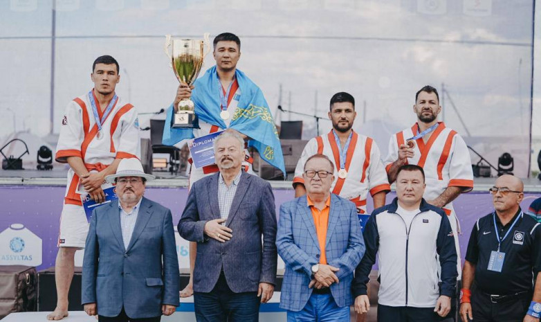 Әсет Ахметжанов қазақ күресінен халықаралық турнирдің екі дүркін жеңімпазы атанды