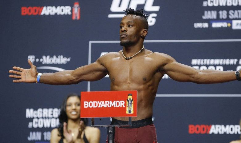 Қазақстандық файтердің UFC-дегі алғашқы қарсыласының мықты тұстары айтылды