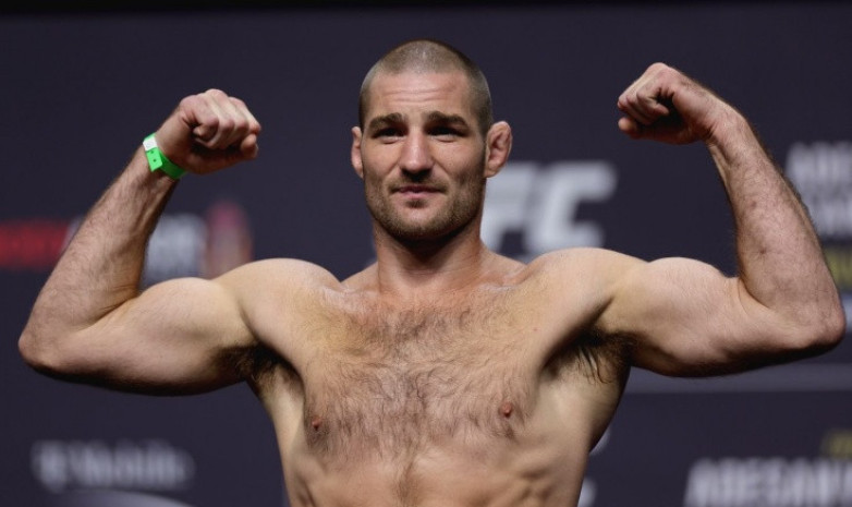 Назван лучший боксер в UFC