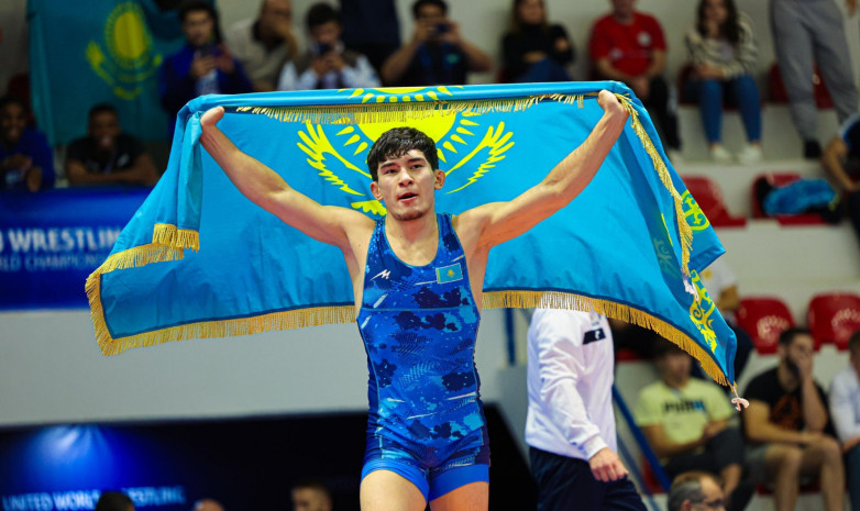 UWW Сұлтан Әсетұлын қазан айының үздік балуаны деп атады