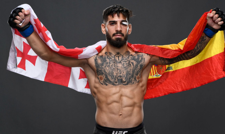 Жартылай жеңіл салмақта UFC-дің жаңа чемпионы анықталды