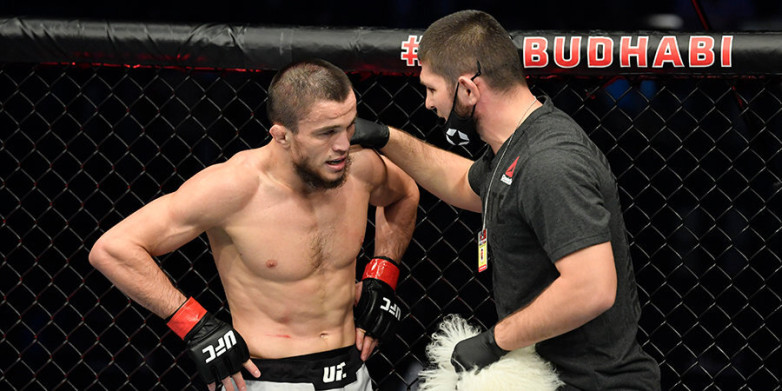 Нурмагомедов қазақстандық UFC дебютантын жеңгеннен кейін келесі қарсыласын шайқасқа шақырды