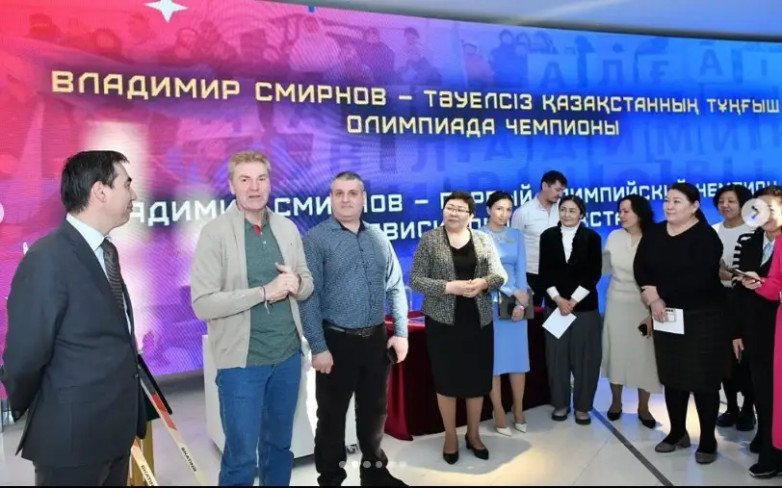 Қазақстанның тұңғыш Олимпиада чемпионы жеке заттарын музейге табыстады