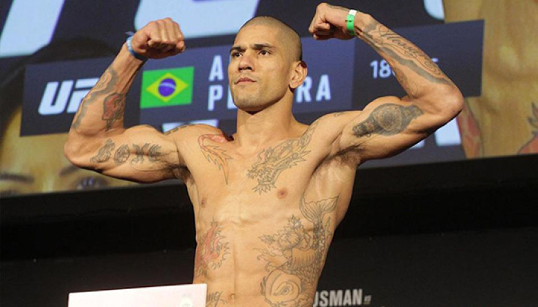 Чемпион UFC показал блогерам силу своих ударов. ВИДЕО
