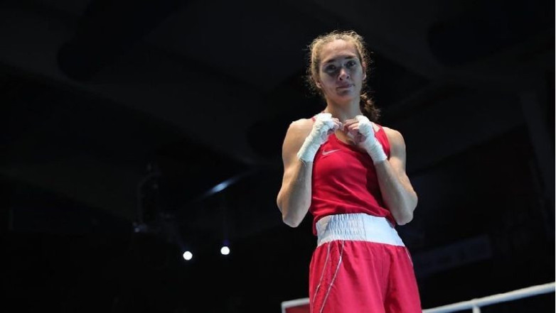 Титулованная казахстанская боксерша показала шикарную фигуру