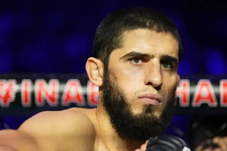 Бұрынғы UFC чемпионы Махачев үшін ең қиын екі қарсыласты атады