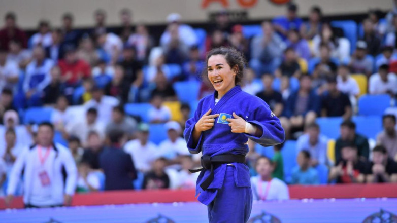 Grand Slam: Абиба Әбужақынова жартылай финалға шықты, Сметов жарысты аяқтады