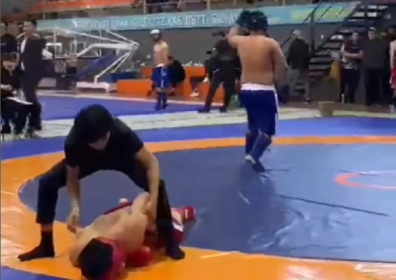 ВИДЕО. 17-летний боец погиб прямо во время турнира MMA в Актау