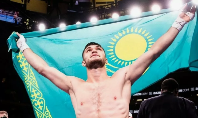 Қазақстандық боксшы «IBA чемпиондары түнінде» қарсыласын нокаутқа түсірді