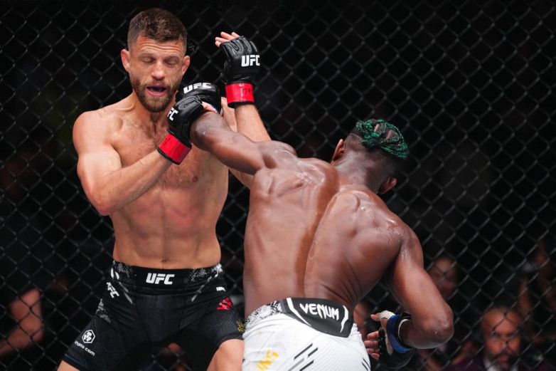 Стерлинг UFC 300 турнирінде Каттарды жеңді
