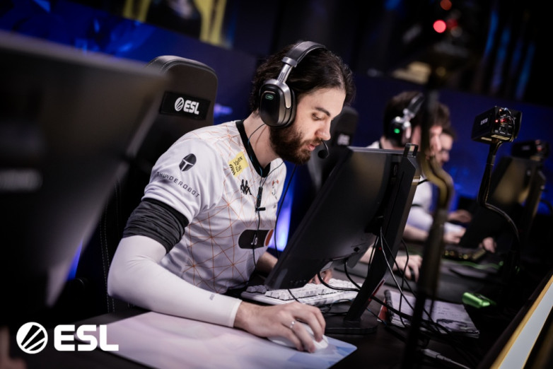 Virtus.pro выиграла дебютный матч на IEM Chengdu 2024