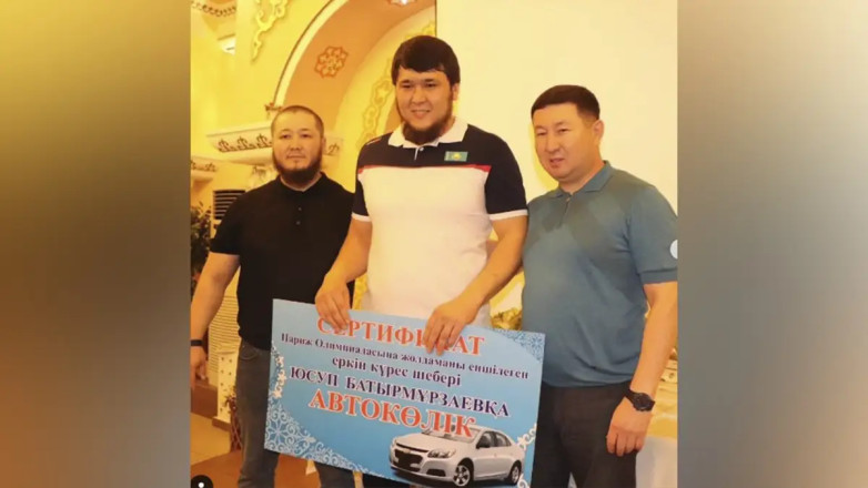 Ақтөбеліктер Париж Олимпиадасына жолдама алған балуанға көлік мінгізді