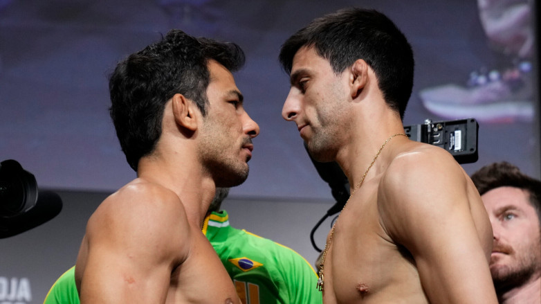 Жеңіл салмақта UFC чемпионы белбеуін қорғап қалды