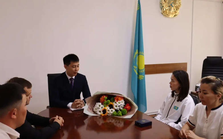 БҚО дене шынықтыру және спорт басқармасының басшысы Жеңіс Нығметуллин спортшыларды қабылдады