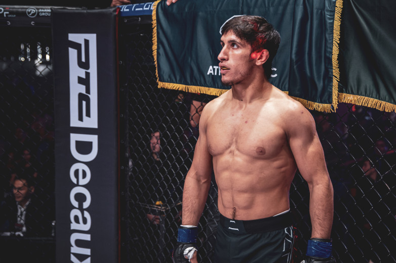Не дравшийся более года казахстанец три раунда «душил» кыргыза на OCTAGON 58. Видео