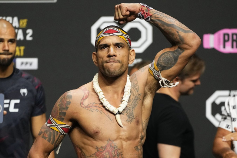 Чемпион UFC отказался драться с россиянином. Названа причина