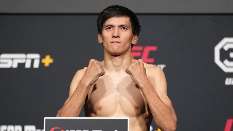 UFC-де өнер көрсететін «Қазақ» АҚШ-тағы жағажайда жұлдызды жерлесімен кездесті. Видео