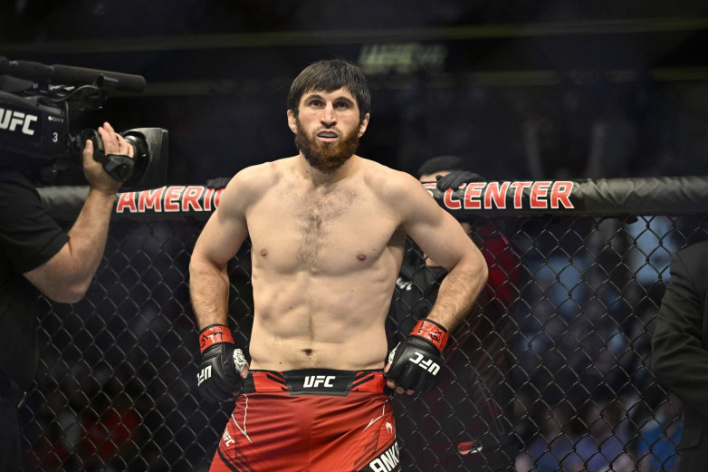 Проигравший казахстанцу претендент на чемпионство в UFC получил плохие новости