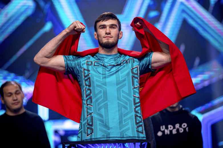 «Кыргызский феномен» эпично финишировал узбека в чемпионском бою на OCTAGON 59