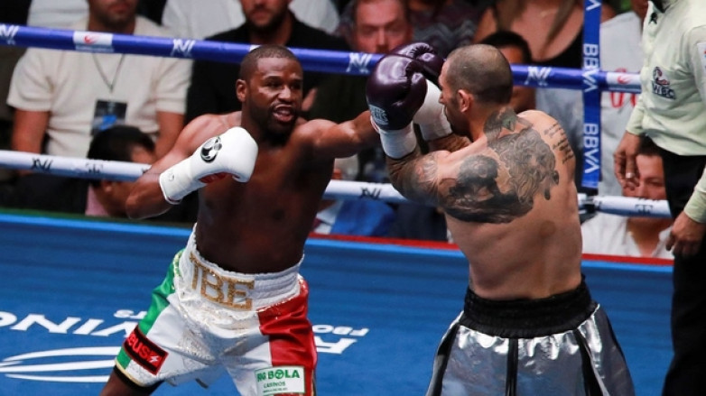 ВИДЕО. Флойд Мэйвезер провел скандальный бой против внука гангстера