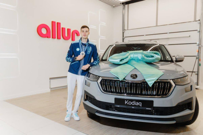 Нариман Құрбановқа жаңа автокөлік сыйлады