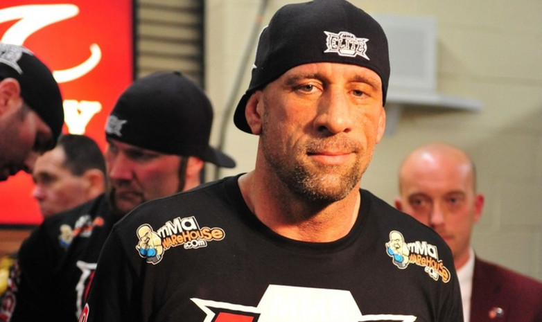 Экс-чемпион UFC обвинил покончившего с собой врача в сексуальных домогательствах