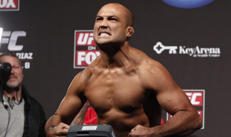 Бывшего чемпиона UFC отправили в нокаут в баре