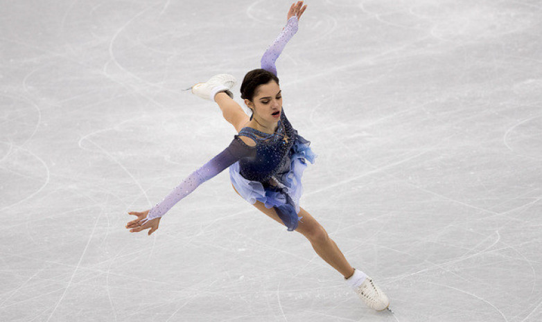 Медведева тренируется без наставника