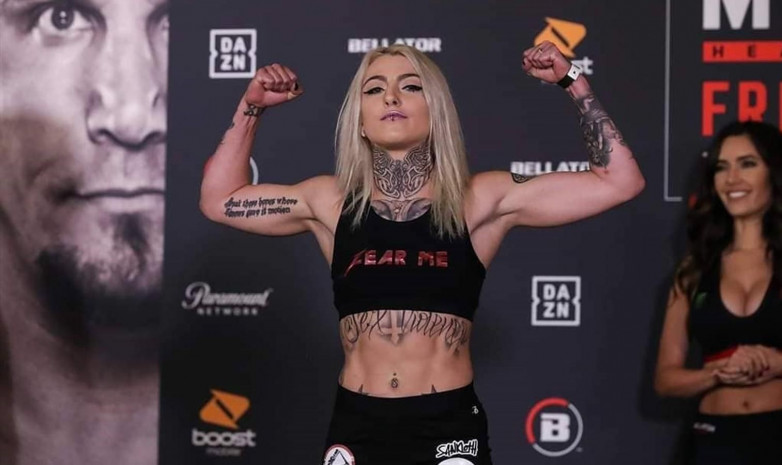 ВИДЕО. Порнозвезда неудачно дебютировала в Bellator. Ее нокаутировали в первом раунде