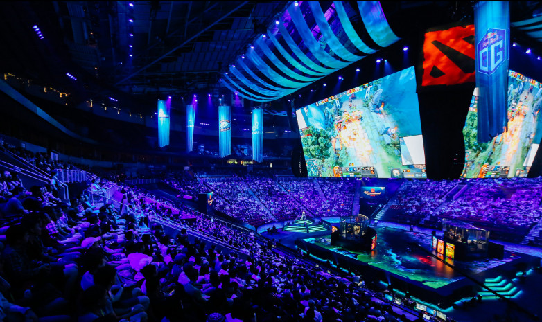 Парень сделал предложение во время The International 2019