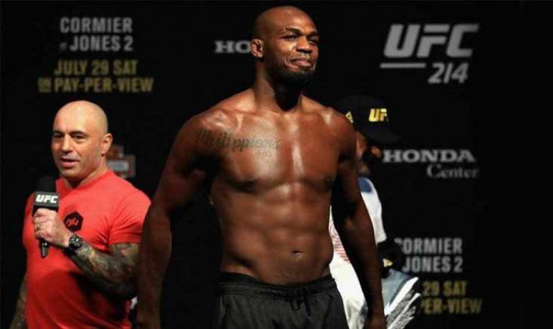 UFC чемпионы стрип-барда не бүлдірді?