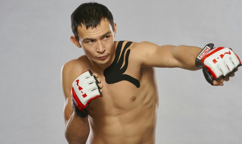 Дамир Исмағұлов UFC Fight Night 157 турнирінің автограф сессиясына қатысты