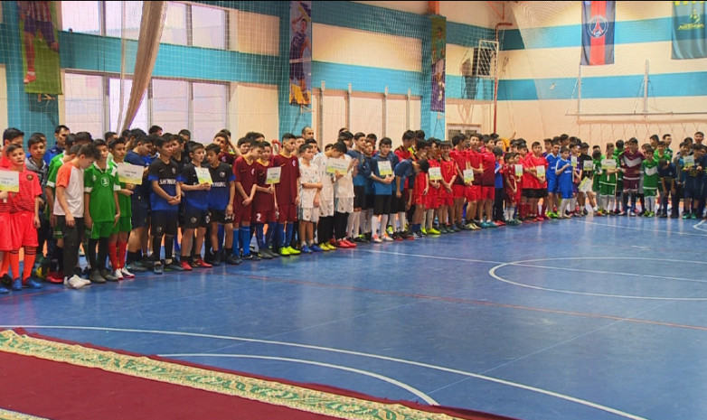 300 учеников приняло участие в республиканском турнире по мини-футболу