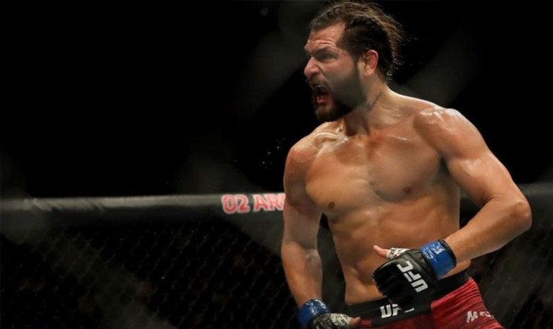 UFC чемпионы: Альварестің мұрнын бет қыламын
