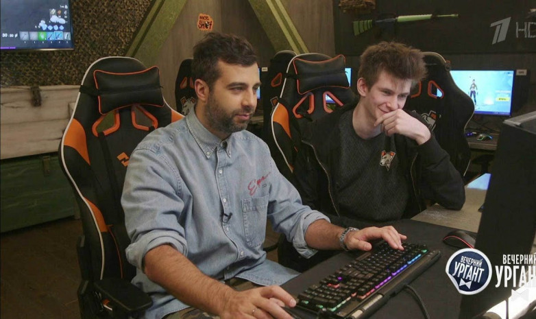 Иван Ургант учится играть в "Fortnite"