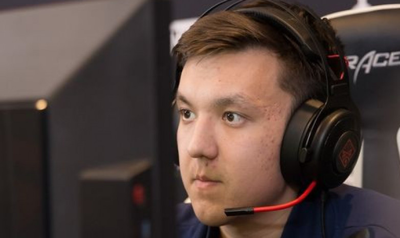 Айбека «Naive-» Токаева исключили из Dota 2-состава «FlyToMoon»