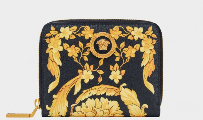 Versace выпустил коллекцию мячей с барокко-принтом