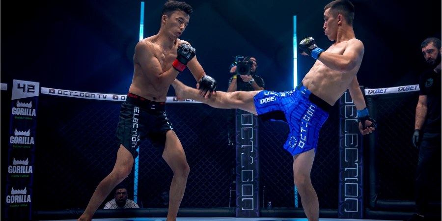 Проспект из Казахстана измотал узбекского соперника в клетке