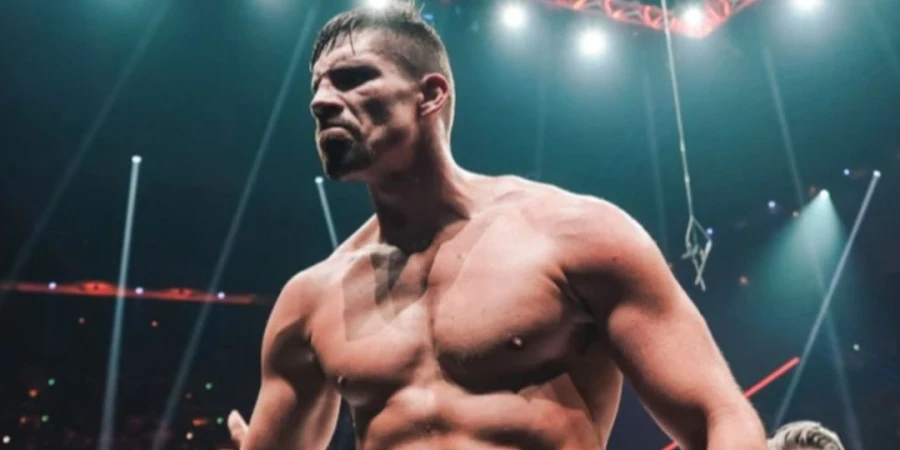 Кикбоксер рассказал, что отказался от боя ради поединка с Усиком