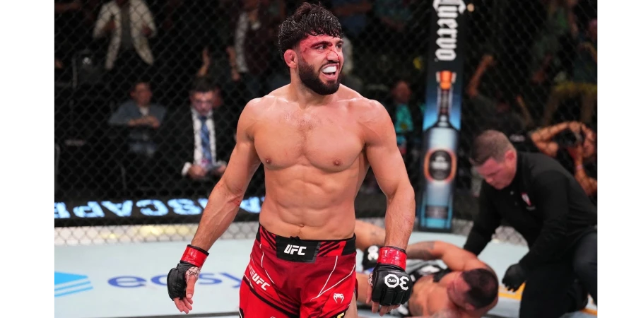 Обидчик известного казаха в UFC одержал победу на турнире Karate Combat 54