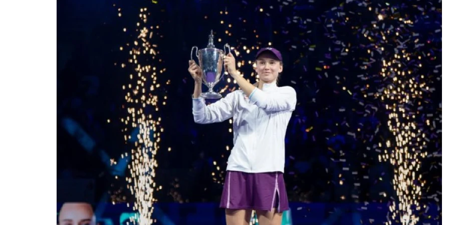 Елена Рыбакина удивила поступком после триумфа на Итоговом турнире WTA
