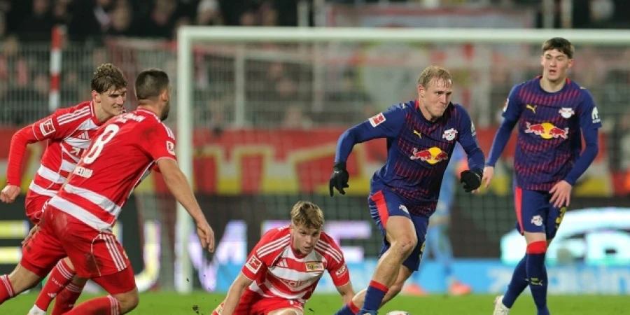 Прямая трансляция матча РБ Лейпциг — Байер в Бундеслиге