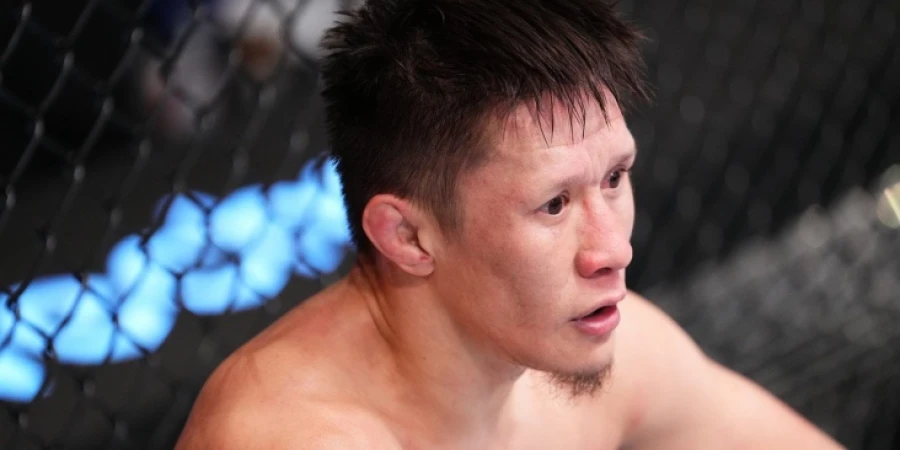 Жумагулов провел спарринг с чемпионом UFC перед титульным боем